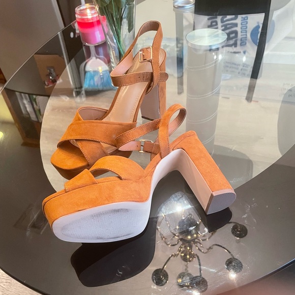 Platform heels - Picture 2 of 4